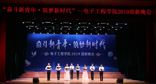 8.朗诵《我有青春,我有祖国》2_副本